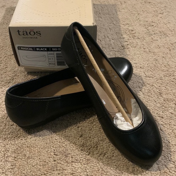 Taos Footwear Shoes - Taos Rascal flats NWB